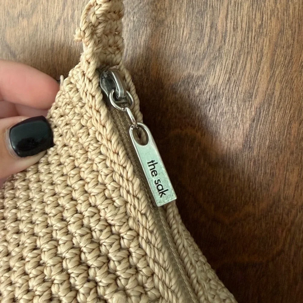 The Sak Crochet Tan Zip Hobo Shoulder Bag Purse Boho Beachy Relaxed Natural